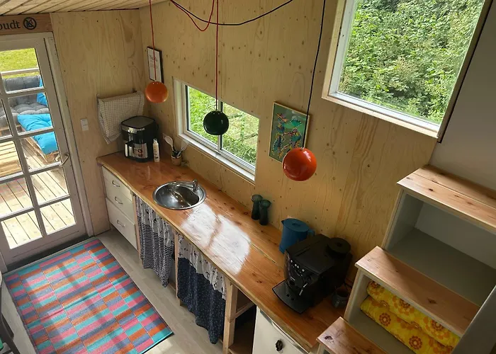 Tinyhouse Bed and Breakfast *